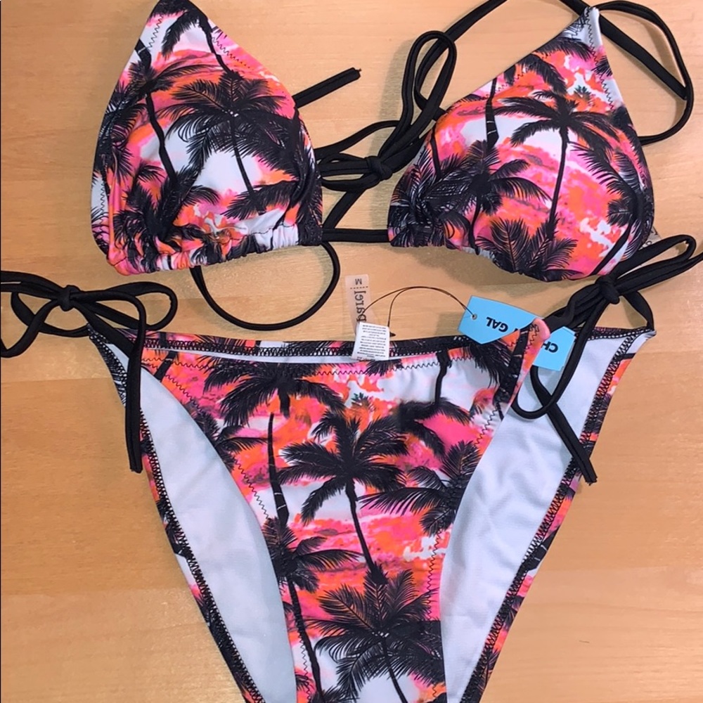 Never worn bikini set!